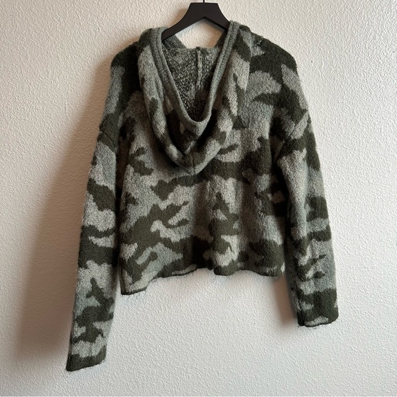 Victoria's Secret PINK Boyfriend Camo Cropped Pullover Hoodie Sweater Medium - Picture 7 of 9